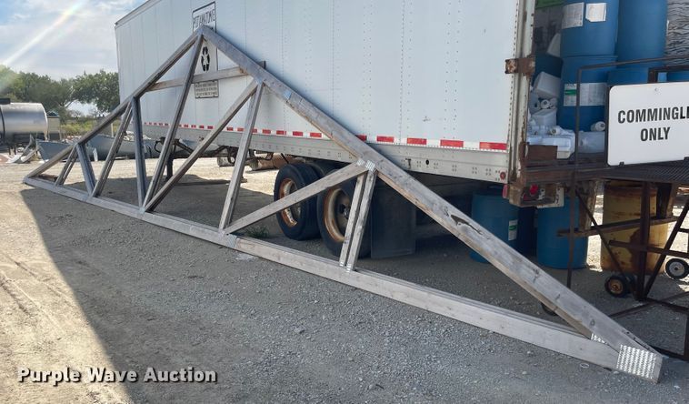 image for item JF9031 (3) wood trusses