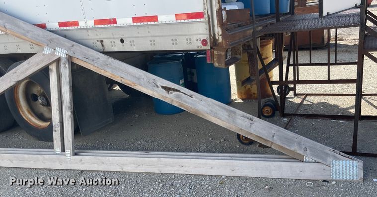 image for item JF9031 (3) wood trusses