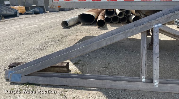 image for item JF9031 (3) wood trusses