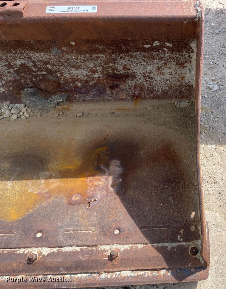 image for item JF9032 Bobcat  skid steer bucket