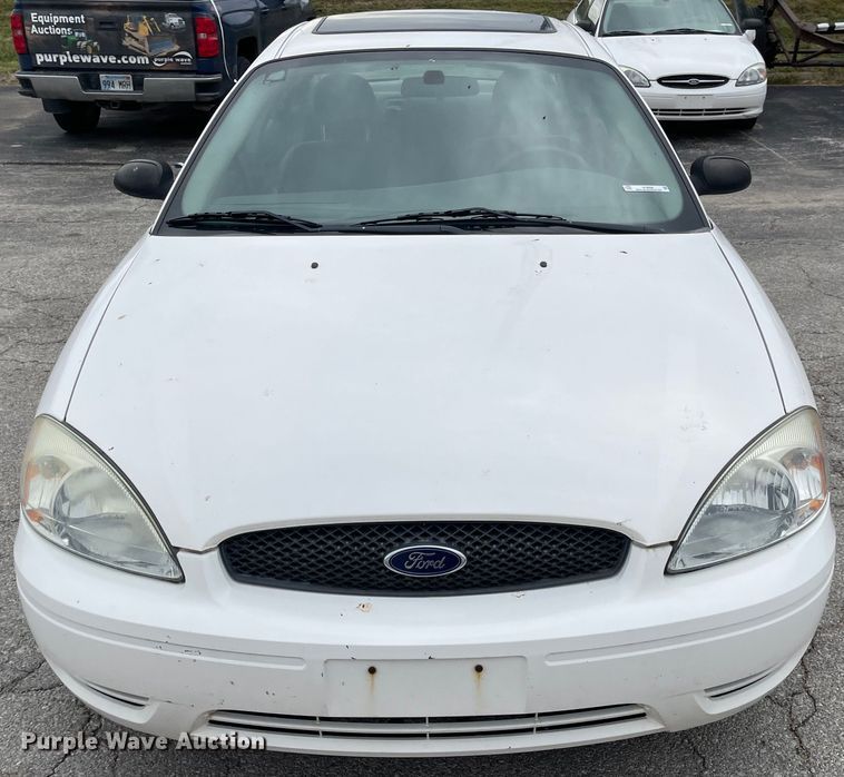 image for item JF9058 2004 Ford Taurus