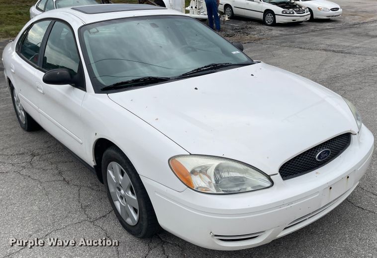 image for item JF9058 2004 Ford Taurus