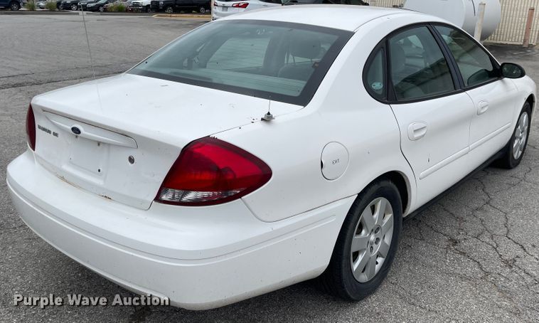 image for item JF9058 2004 Ford Taurus