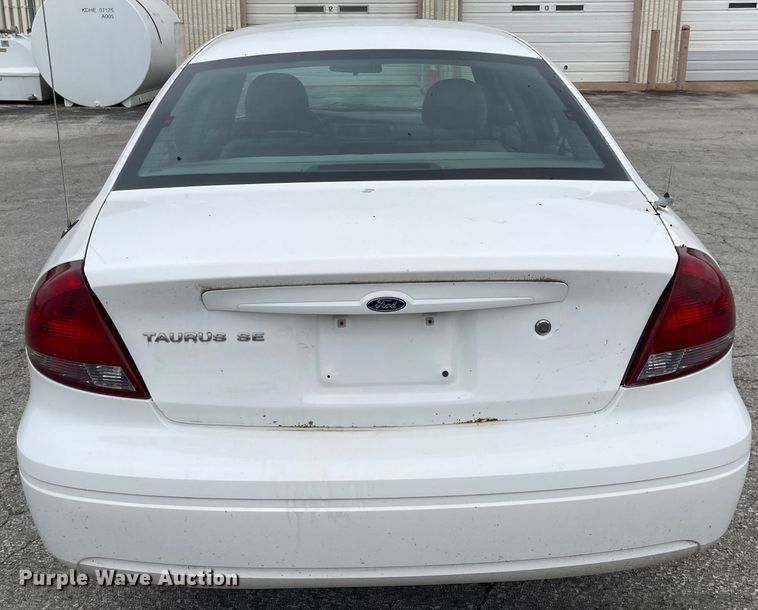image for item JF9058 2004 Ford Taurus