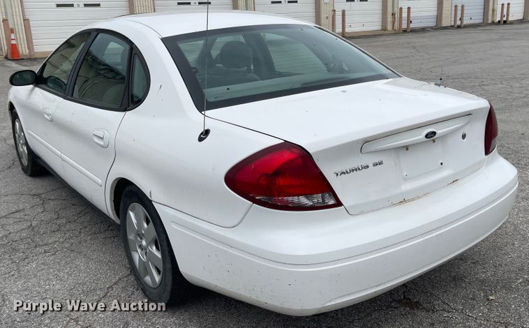 image for item JF9058 2004 Ford Taurus