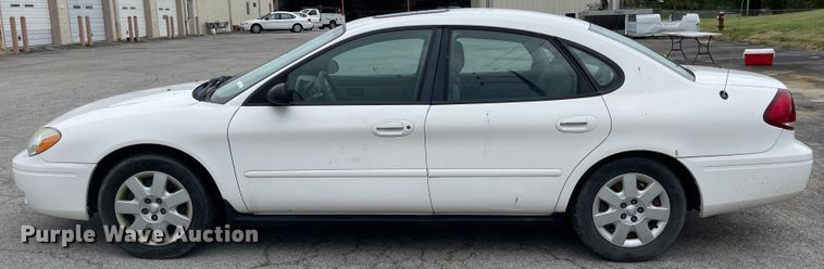 image for item JF9058 2004 Ford Taurus