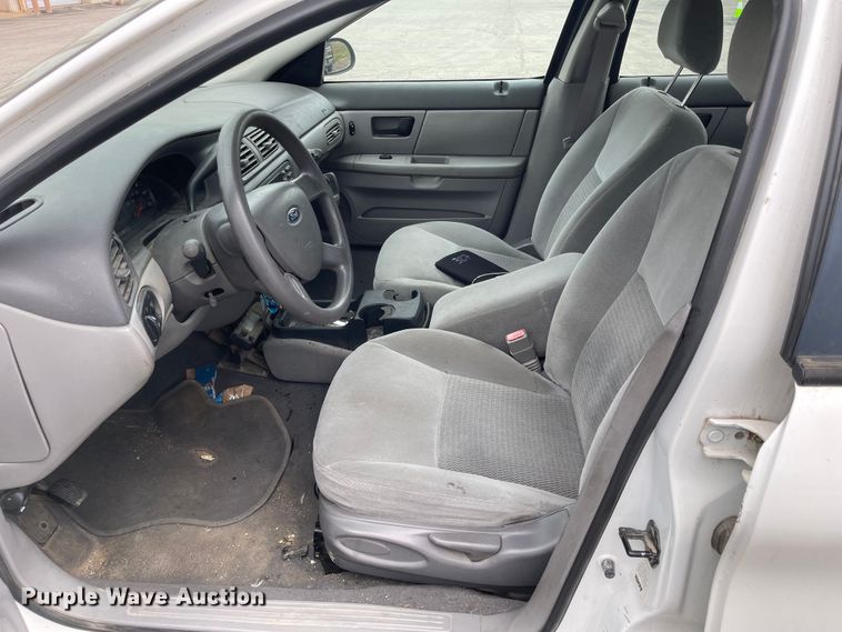 image for item JF9058 2004 Ford Taurus