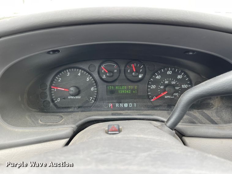 image for item JF9058 2004 Ford Taurus