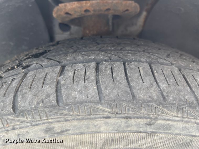 image for item JF9058 2004 Ford Taurus