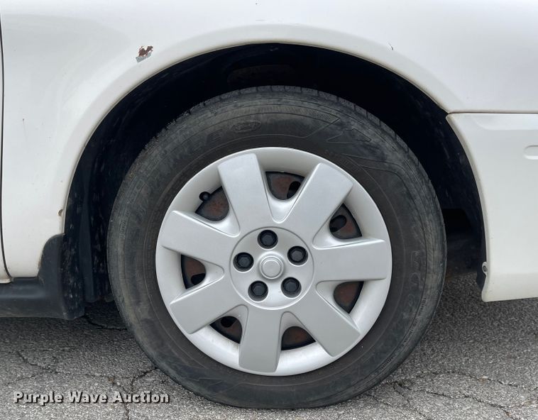 image for item JF9058 2004 Ford Taurus