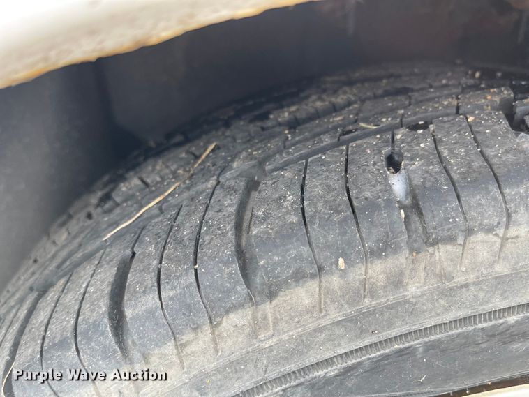 image for item JF9058 2004 Ford Taurus