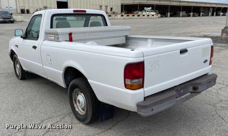 image for item JF9064 1995 Ford Ranger XL  pickup truck