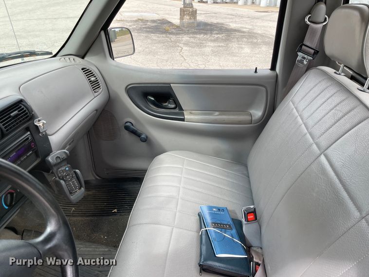 image for item JF9064 1995 Ford Ranger XL  pickup truck