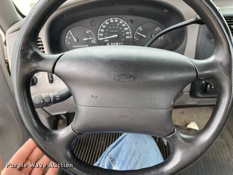 image for item JF9064 1995 Ford Ranger XL  pickup truck