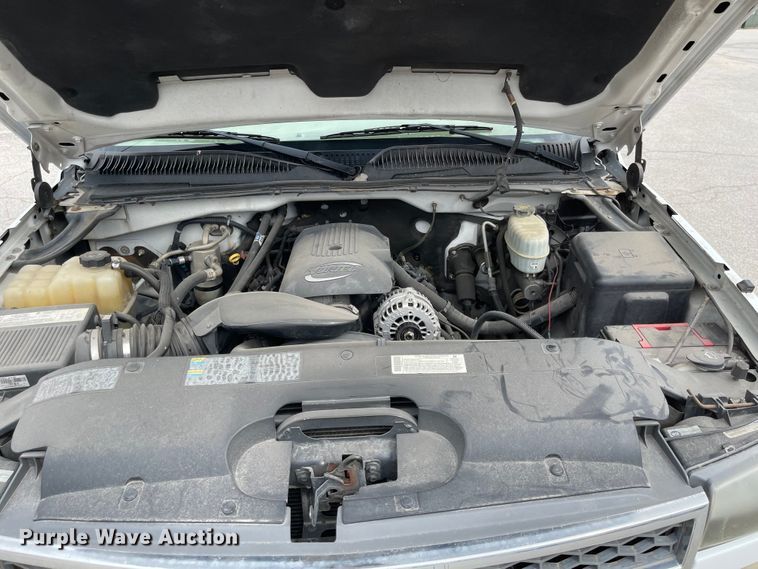 image for item JF9066 2005 Chevrolet Silverado 2500HD  utility bed pickup truck