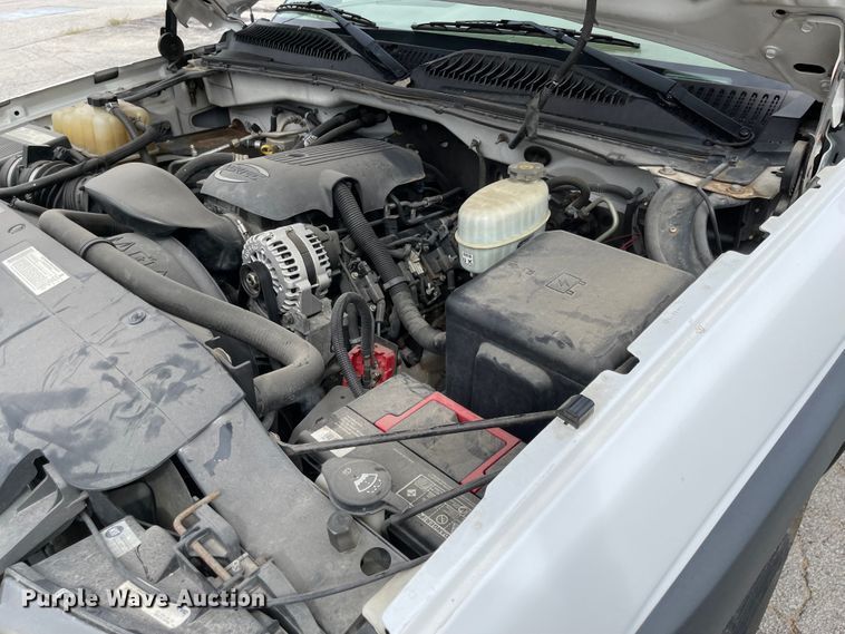 image for item JF9066 2005 Chevrolet Silverado 2500HD  utility bed pickup truck