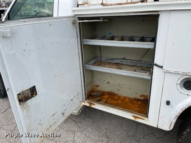 image for item JF9066 2005 Chevrolet Silverado 2500HD  utility bed pickup truck