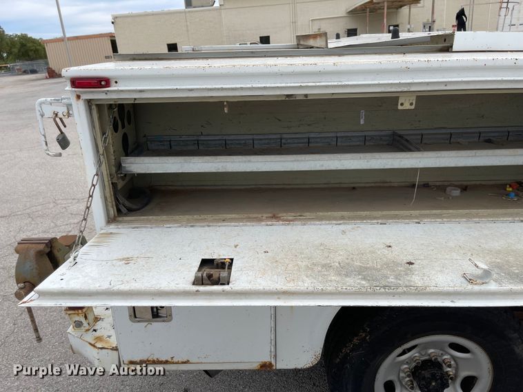 image for item JF9066 2005 Chevrolet Silverado 2500HD  utility bed pickup truck