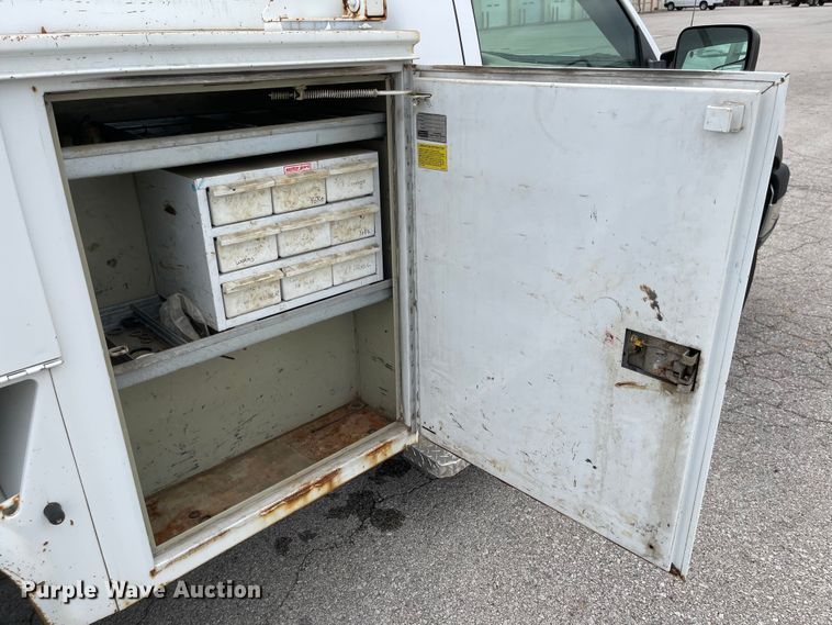 image for item JF9066 2005 Chevrolet Silverado 2500HD  utility bed pickup truck