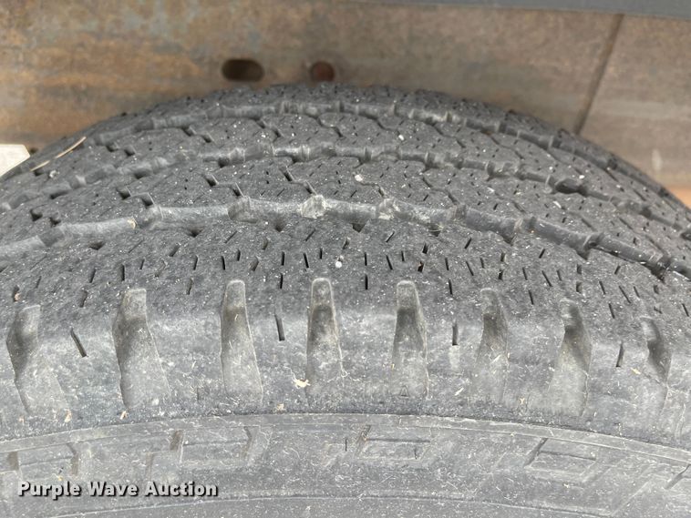 image for item JF9066 2005 Chevrolet Silverado 2500HD  utility bed pickup truck