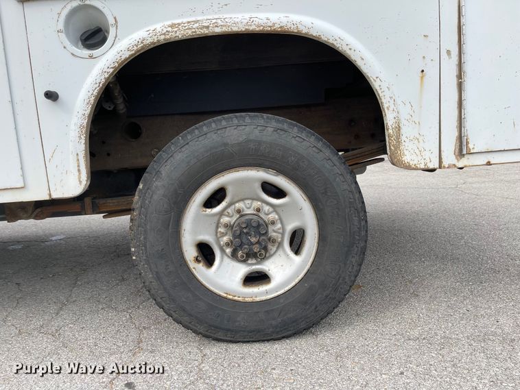 image for item JF9066 2005 Chevrolet Silverado 2500HD  utility bed pickup truck