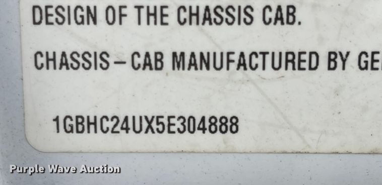 image for item JF9066 2005 Chevrolet Silverado 2500HD  utility bed pickup truck