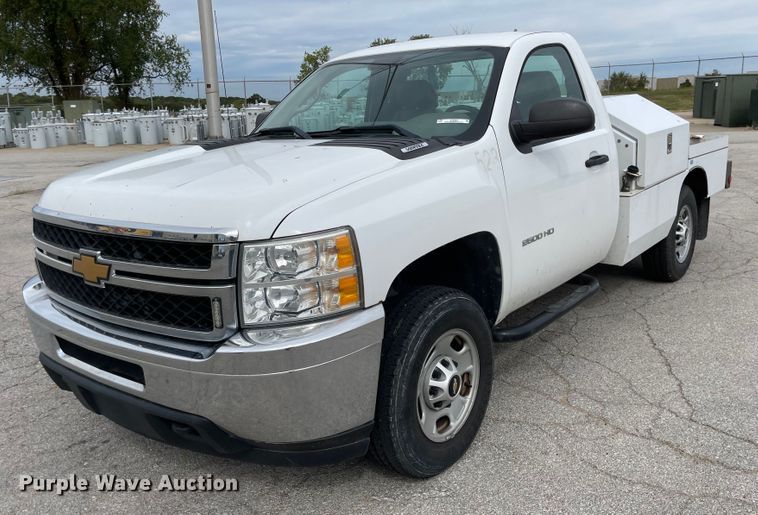 image for item JF9067 2013 Chevrolet Silverado 2500HD  utility bed pickup truck