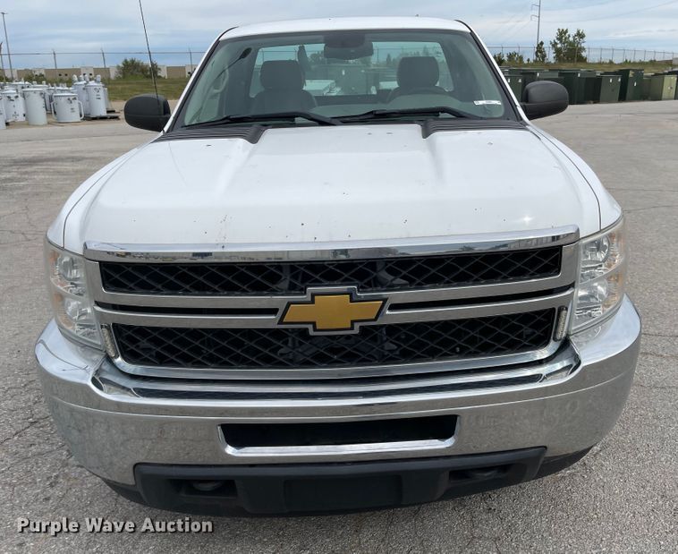 image for item JF9067 2013 Chevrolet Silverado 2500HD  utility bed pickup truck