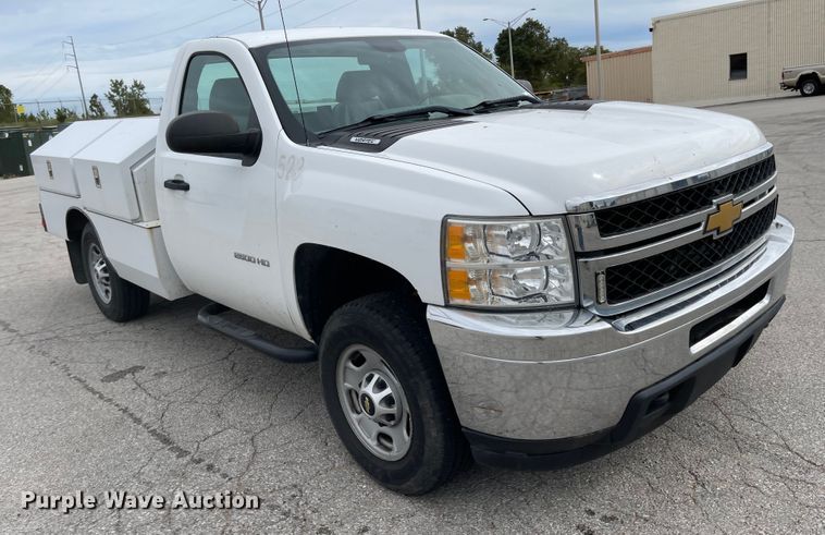 image for item JF9067 2013 Chevrolet Silverado 2500HD  utility bed pickup truck