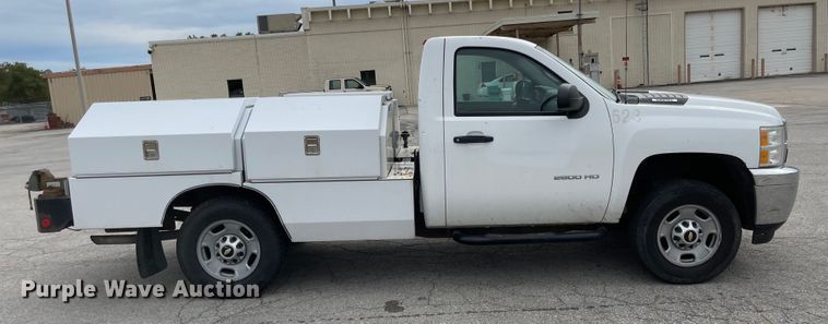 image for item JF9067 2013 Chevrolet Silverado 2500HD  utility bed pickup truck