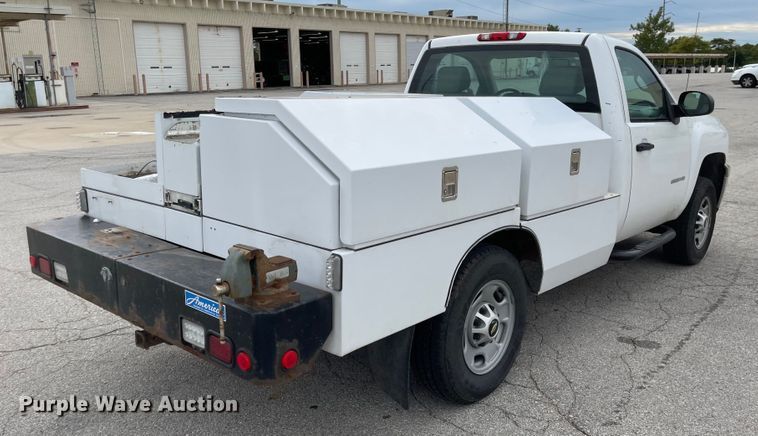 image for item JF9067 2013 Chevrolet Silverado 2500HD  utility bed pickup truck