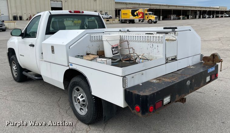 image for item JF9067 2013 Chevrolet Silverado 2500HD  utility bed pickup truck