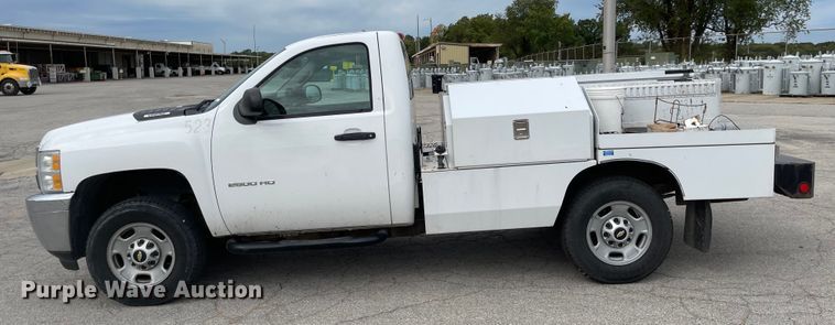 image for item JF9067 2013 Chevrolet Silverado 2500HD  utility bed pickup truck