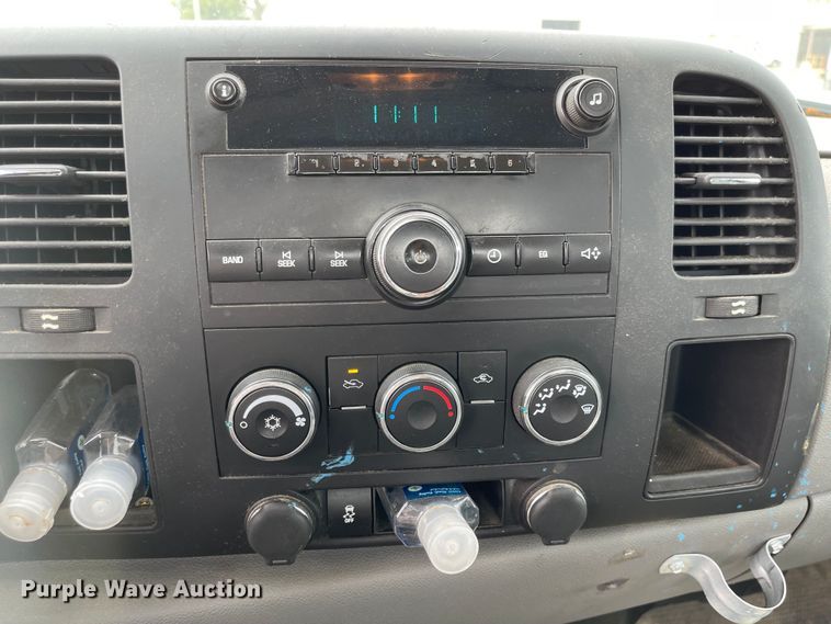 image for item JF9067 2013 Chevrolet Silverado 2500HD  utility bed pickup truck