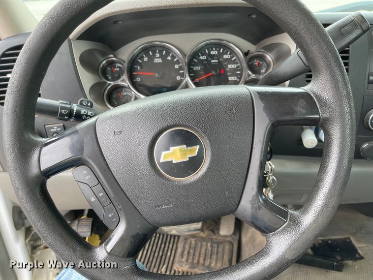 image for item JF9067 2013 Chevrolet Silverado 2500HD  utility bed pickup truck