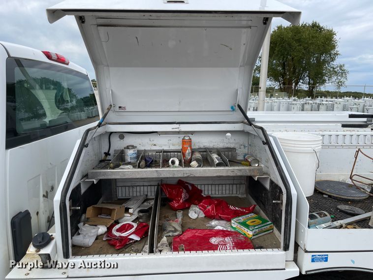 image for item JF9067 2013 Chevrolet Silverado 2500HD  utility bed pickup truck