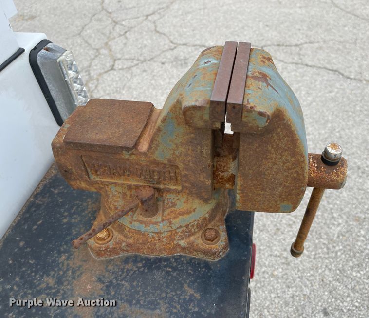 image for item JF9067 2013 Chevrolet Silverado 2500HD  utility bed pickup truck