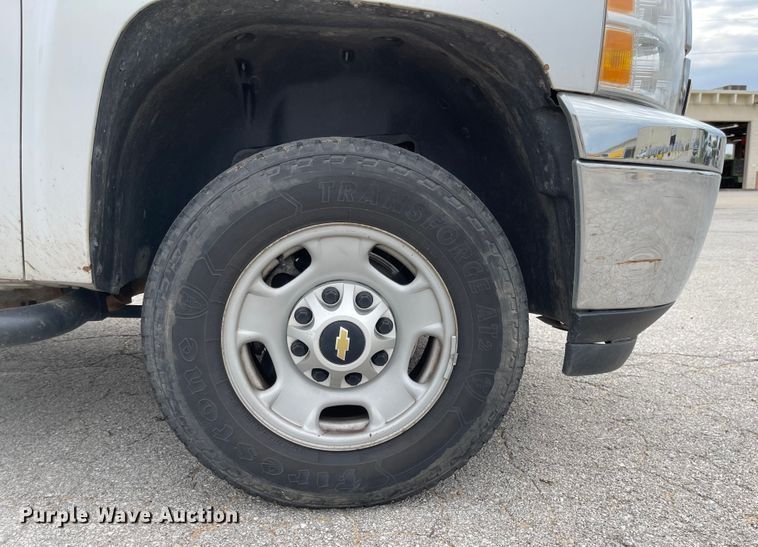 image for item JF9067 2013 Chevrolet Silverado 2500HD  utility bed pickup truck