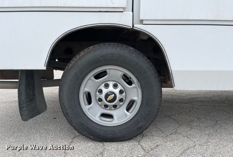 image for item JF9067 2013 Chevrolet Silverado 2500HD  utility bed pickup truck