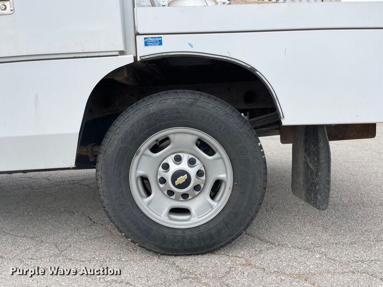 image for item JF9067 2013 Chevrolet Silverado 2500HD  utility bed pickup truck