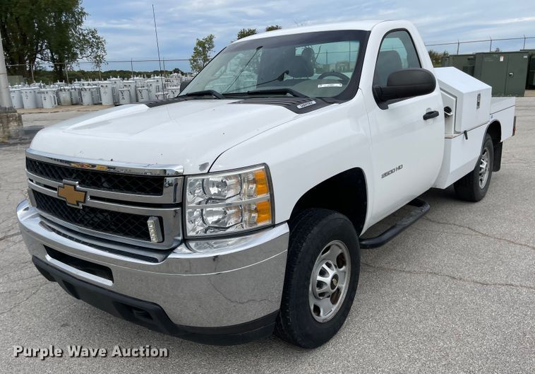 image for item JF9068 2013 Chevrolet Silverado 2500HD  utility bed pickup truck