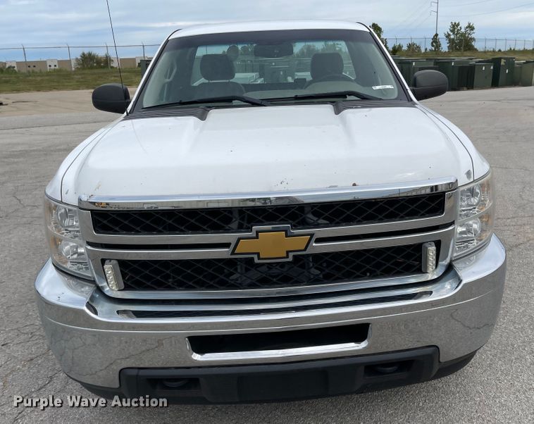 image for item JF9068 2013 Chevrolet Silverado 2500HD  utility bed pickup truck