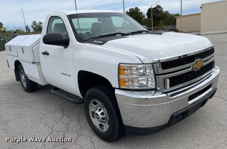 image for item JF9068 2013 Chevrolet Silverado 2500HD  utility bed pickup truck