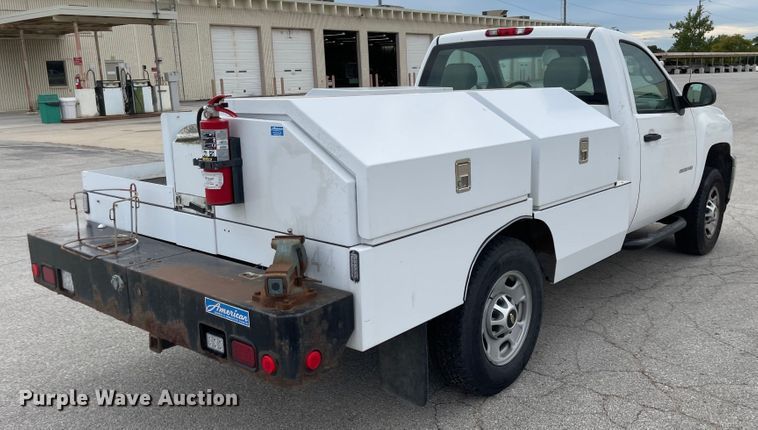 image for item JF9068 2013 Chevrolet Silverado 2500HD  utility bed pickup truck