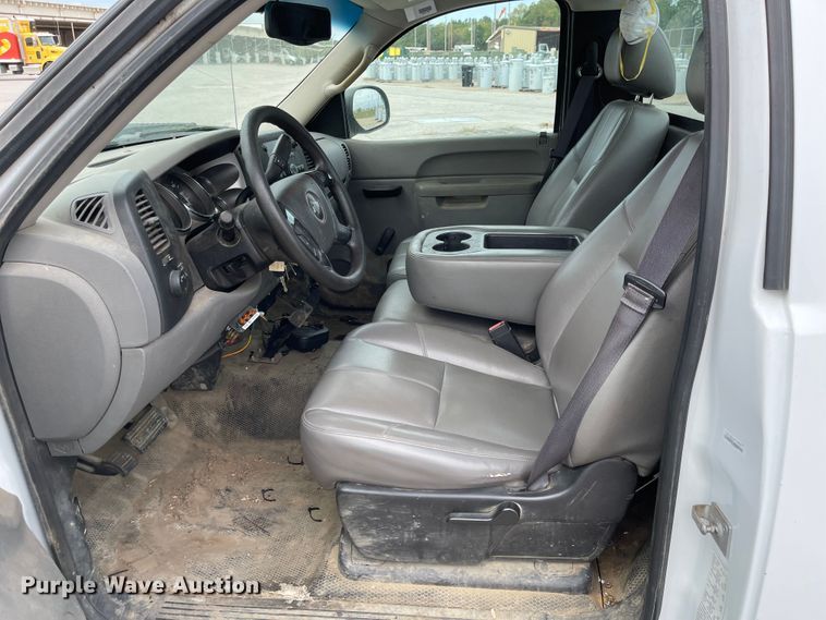 image for item JF9068 2013 Chevrolet Silverado 2500HD  utility bed pickup truck