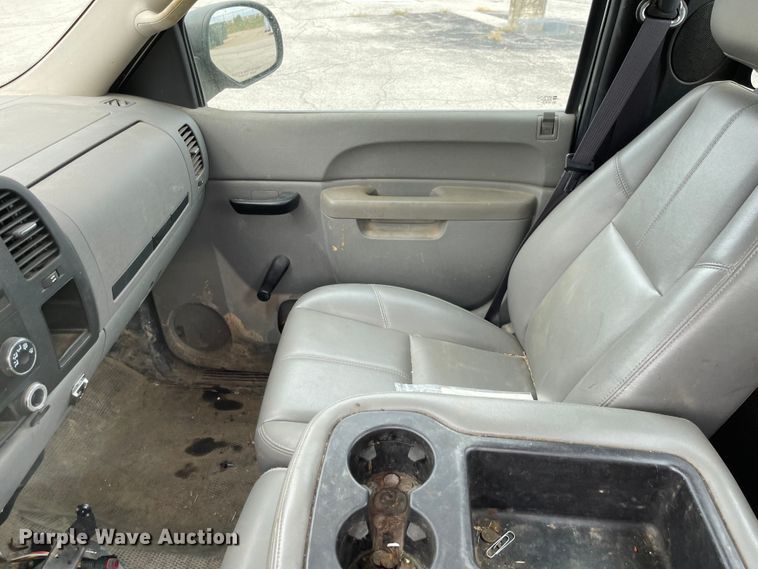 image for item JF9068 2013 Chevrolet Silverado 2500HD  utility bed pickup truck