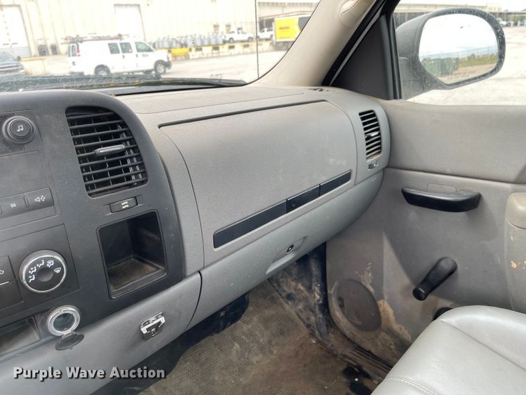 image for item JF9068 2013 Chevrolet Silverado 2500HD  utility bed pickup truck