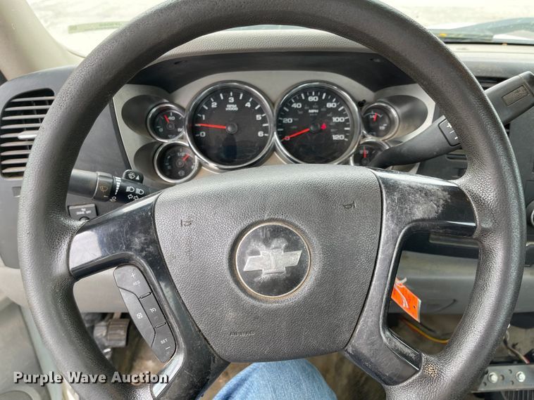 image for item JF9068 2013 Chevrolet Silverado 2500HD  utility bed pickup truck