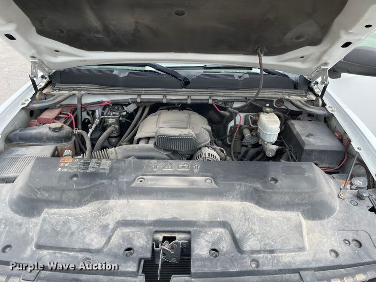 image for item JF9068 2013 Chevrolet Silverado 2500HD  utility bed pickup truck