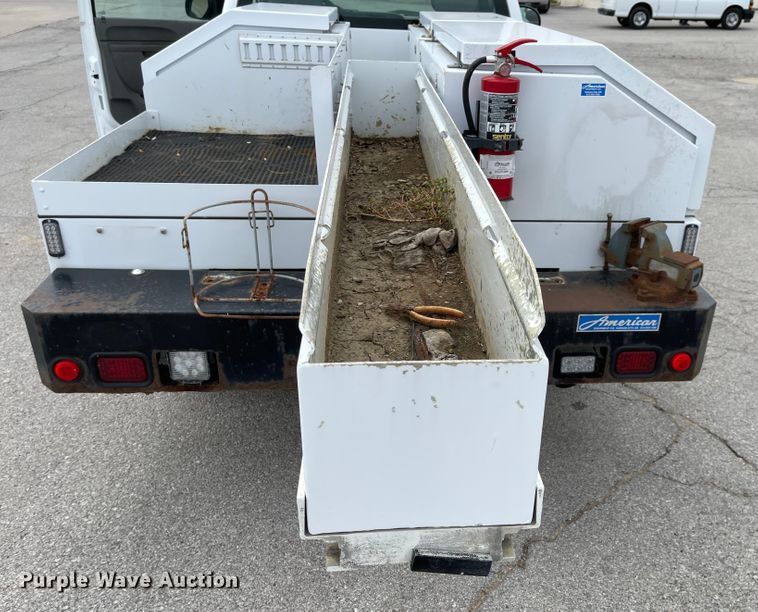 image for item JF9068 2013 Chevrolet Silverado 2500HD  utility bed pickup truck